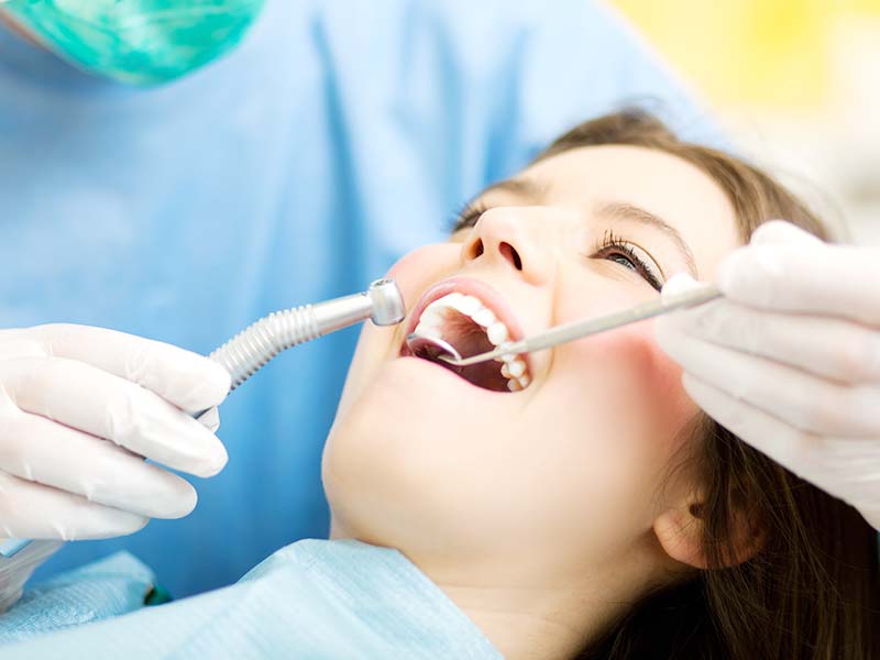 為什麼植牙比活動假牙好咬？